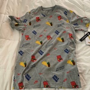 Nike boys standard fit t shirt
